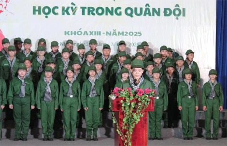 50 thanh thiếu niên tham gia 'Học kỳ trong quân đội' khóa XIII