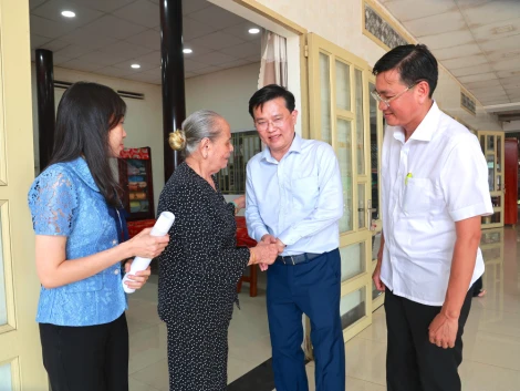 Phó Bí thư Tỉnh ủy Nguyễn Thanh Hải thăm, tặng quà gia đình chính sách tại xã Phước Thạnh
