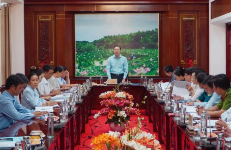 Phó Chủ tịch UBND tỉnh Đoàn Trung Kiên thông qua dự thảo văn kiện Đại hội Đảng bộ xã Mỹ Lệ và Tân Lân
