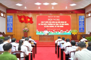 Bí thư Tỉnh ủy Nguyễn Văn Quyết cho ý kiến văn kiện Đại hội Đảng bộ các xã, phường