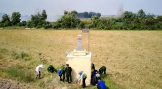 Xã Tuyên Bình: Ra quân phát quang, vệ sinh mốc quốc giới