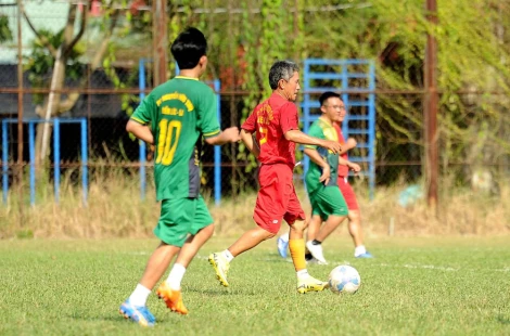 Cựu tuyển thủ Long An tổ chức trận cầu nghĩa tình đồng đội