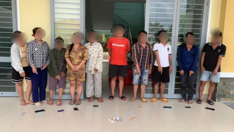 Thực hiện đợt cao điểm tấn công, trấn áp tội phạm bảo đảm an ninh trật tự các ngày lễ lớn, Công an xã Truông Mít vừa triệt xóa tụ điểm đánh bạc tại ấp Thuận An, xã Truông Mít, tỉnh Tây Ninh.