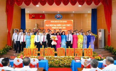 Trong 2 ngày 07-08/8, Đảng bộ xã Cần Giuộc, tỉnh Tây Ninh tổ chức Đại hội đại biểu Đảng bộ xã lần thứ I, nhiệm kỳ 2025-2030. Đến dự có Ủy viên Ban Thường vụ Tỉnh ủy, Trưởng ban Tuyên giáo và Dân vận Tỉnh ủy Nguyễn Thị Xuân Hương; Tỉnh ủy viên, Phó Chủ tịch HĐND tỉnh Đặng Thị Ngọc Mai.