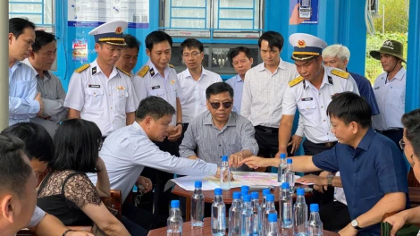 Thứ trưởng Bộ Xây dựng Nguyễn Xuân Sang khảo sát thực tế đề xuất dự án đầu tư xây dựng cảng thủy nội địa