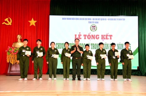 32 học viên hoàn thành chương trình 'Học kỳ trong Quân đội' năm 2025