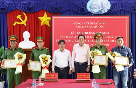 Khen thưởng đột xuất tập thể, cá nhân có thành tích xuất sắc trong công tác điều tra, khám phá nhanh vụ cướp tài sản