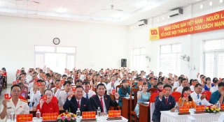Ngày làm việc thứ nhất Đại hội đại biểu Đảng bộ phường Khánh Hậu lần thứ I