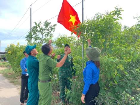 Gần 500 lá cờ rực rỡ trên 'Đường cờ Tổ quốc biên cương'