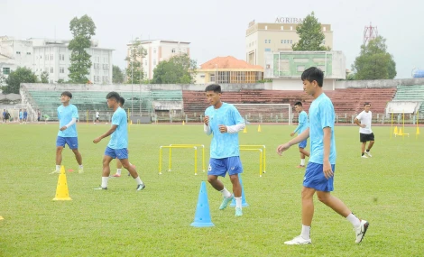 Lãnh đạo Sở Văn hóa, Thể thao và Du lịch đến thăm, động viên Câu lạc bộ Long An