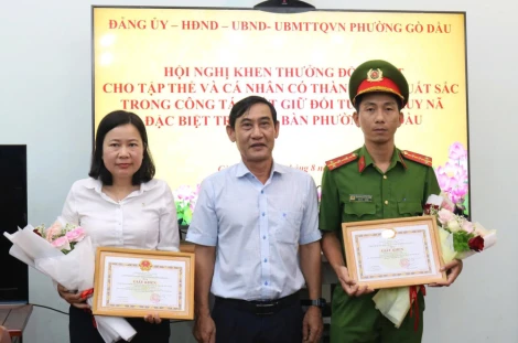Phường Gò Dầu khen thưởng tập thể, cá nhân truy bắt nhanh đối tượng truy nã đặc biệt