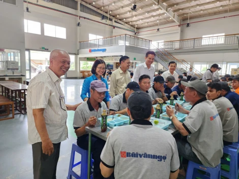 400 công nhân, lao động tham gia Bữa cơm Công đoàn