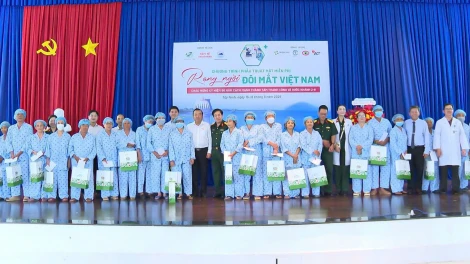 Chung tay chăm sóc đôi mắt cộng đồng qua chương trình 'Rạng ngời đôi mắt Việt Nam'