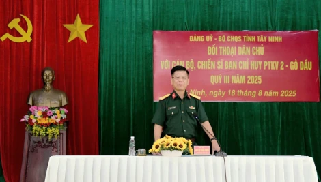 Chính ủy Bộ Chỉ huy Quân sự tỉnh Tây Ninh đối thoại dân chủ với cán bộ, chiến sĩ