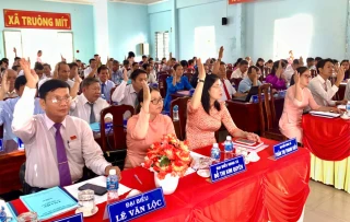 Kỳ họp thứ hai HĐND xã Truông Mít: Thông qua 5 nghị quyết