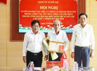 Xã Mỹ Lộc tuyên dương tập thể, cá nhân có thành tích tốt trong công tác phục vụ Đại hội đại biểu Đảng bộ xã