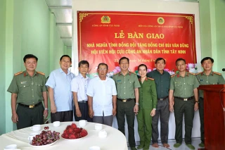 Những ngôi nhà nghĩa tình đồng đội