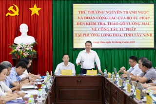 Thứ trưởng Bộ Tư pháp Nguyễn Thanh Ngọc kiểm tra công tác tư pháp tại phường Long Hoa