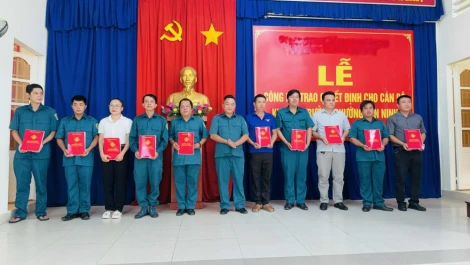 Phường Tân Ninh trao quyết định bổ nhiệm Khu đội trưởng