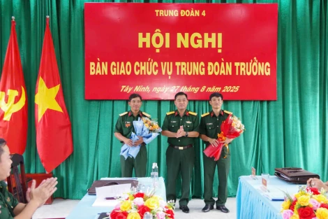 Bàn giao chức vụ Trung đoàn trưởng Trung đoàn 4, Sư đoàn 5