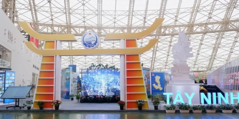 Phó Chủ tịch UBND tỉnh Phạm Tấn Hòa kiểm tra công tác chuẩn bị cho triển lãm thành tựu đất nước