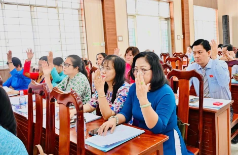 Kỳ họp thứ hai HĐND xã Mỹ Yên khóa XII thông qua 8 nghị quyết quan trọng