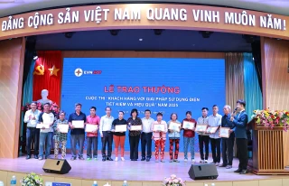 Điện lực Tây Ninh trao giải cuộc thi 'Khách hàng với giải pháp sử dụng điện tiết kiệm và hiệu quả' năm 2025