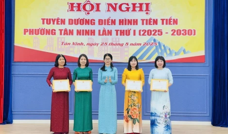 Phường Tân Ninh tuyên dương các tập thể, cá nhân điển hình tiên tiến giai đoạn 2020-2025