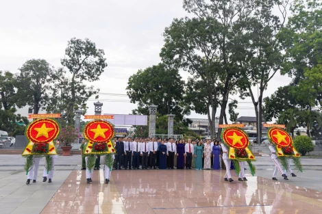 Tây Ninh: Viếng Nghĩa trang liệt sĩ Trà Võ nhân kỷ niệm 80 năm ngày Quốc khánh 02/9