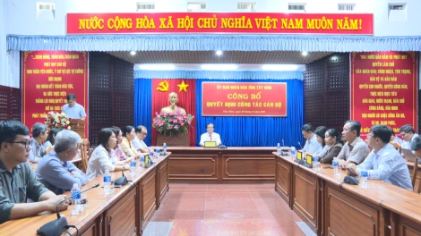 UBND tỉnh Tây Ninh trao quyết định nghỉ hưu trước tuổi cho 3 Phó Giám đốc Sở