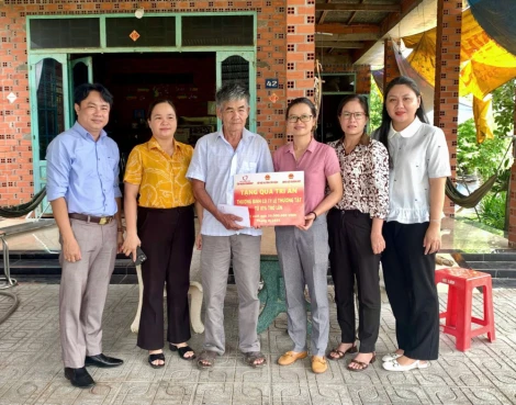 Xã Truông Mít: Thăm, tặng quà các gia đình thương binh nặng nhân dịp Quốc khánh 02/9