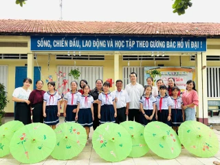Lãnh đạo xã Hậu Nghĩa kiểm tra công tác chuẩn bị năm học mới