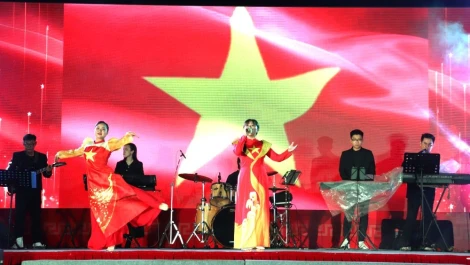 'Tổ quốc trong tim ta': Âm vang tự hào trong ngày hội non sông