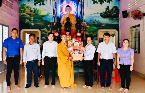 Xã Mỹ Yên: Thăm, chúc mừng các tổ chức tôn giáo