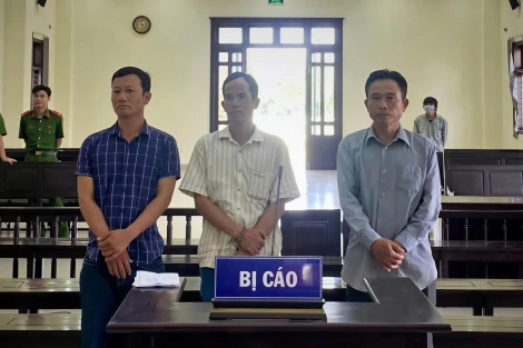Hai đối tượng cấu kết lôi kéo nhiều người tham gia đánh bạc
