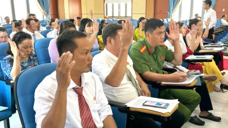 Kỳ họp thứ 2 HĐND xã Tân Thạnh thông qua 5 Nghị quyết