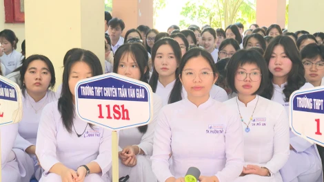 Trường THPT Chuyên Trần Văn Giàu khai giảng năm học mới