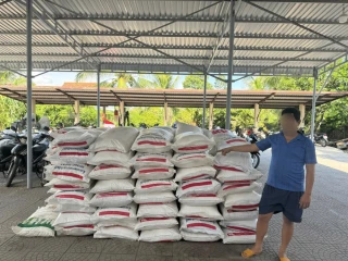 Công an xã Phước Chỉ bắt quả tang đối tượng vận chuyển hàng lậu
