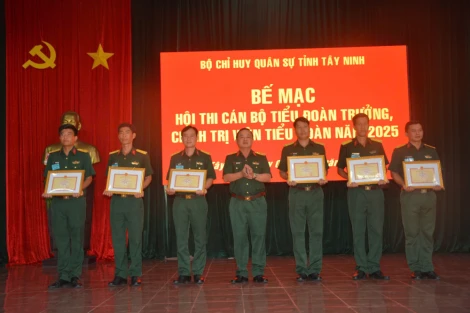 Bộ Chỉ huy Quân sự tỉnh: Bế mạc Hội thi cán bộ Tiểu đoàn trưởng, Chính trị viên tiểu đoàn
