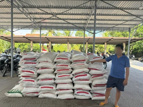 Công an xã Phước Chỉ bắt quả tang đối tượng vận chuyển hàng lậu