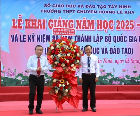 Phó Bí thư Tỉnh ủy Phạm Hùng Thái dự Lễ khai giảng năm học mới Trường THPT Chuyên Hoàng Lê Kha