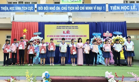 Trường THCS Thị Trấn Tân Châu khai giảng năm học mới