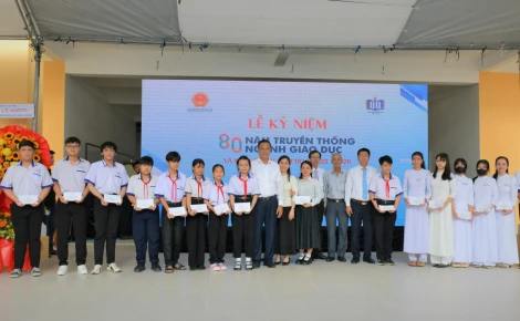 Trường THCS–THPT Nguyễn Thị Một khai giảng năm học mới