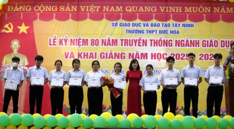 Trường THPT Đức Hòa khai giảng năm học mới