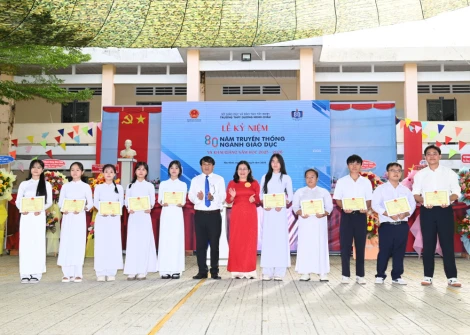 Trường THPT Dương Minh Châu khai giảng năm học mới