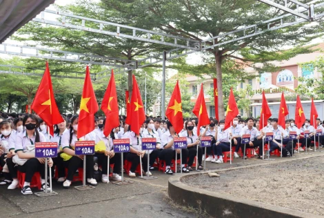 Trường THPT Nguyễn Đình Chiểu khai giảng năm học mới