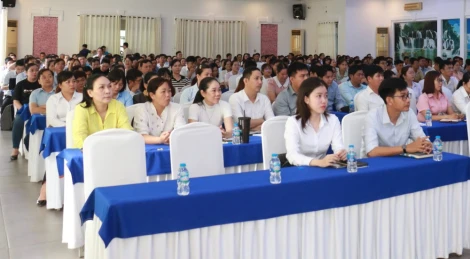 Tập huấn việc tiếp nhận, luân chuyển, giải quyết, trả kết quả hồ sơ đất đai