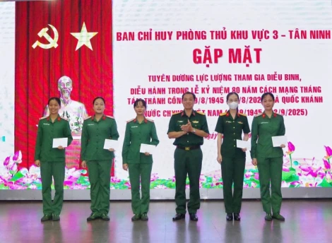 Ban Chỉ huy Phòng thủ khu vực 3 – Tân Ninh: Tuyên dương lực lượng tham gia diễu binh, diễu hành