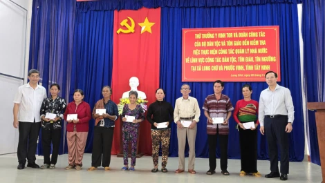 Đoàn công tác Bộ Dân tộc và Tôn giáo thăm người có uy tín, hộ gia đình chính sách tại xã Long Chữ, xã Phước Vinh