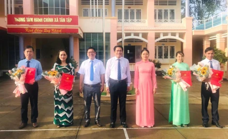 Xã Tân Tập công bố quyết định của Ban Thường vụ Tỉnh ủy về công tác cán bộ
